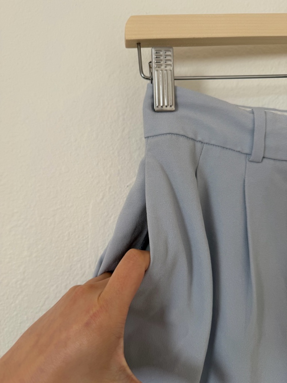 Aritzia Babaton Effortless Shorts Size 4 Pastel Blue Office Minimalist Neutral - Picture 3 of 12